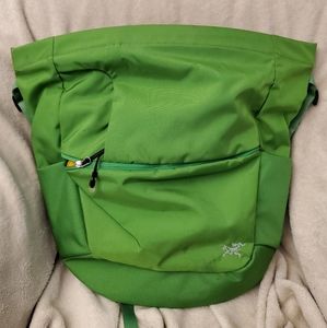 Arteryx mistral 16 shoulder day bag pack